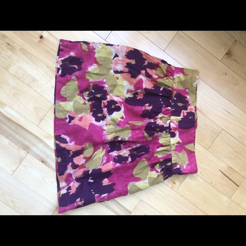 Myne Olive skirt as seen on Vanessa Hudgens - Picture 6 of 7